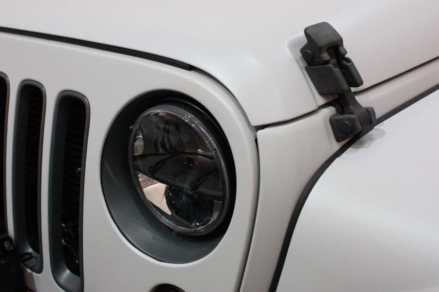  Jeep Wrangler Recon Concept 2013 года  (фото 8 из 16)
